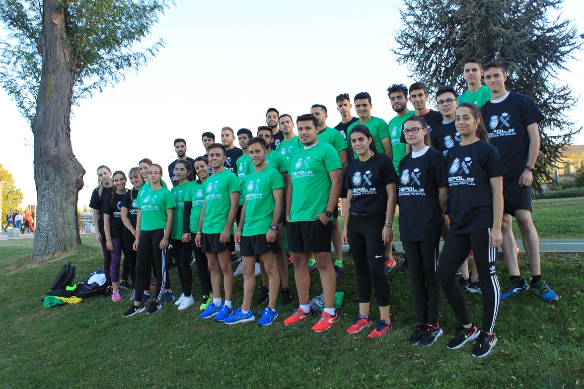 alumnos de la academia posando un día de entrenamiento de pruebas físicas